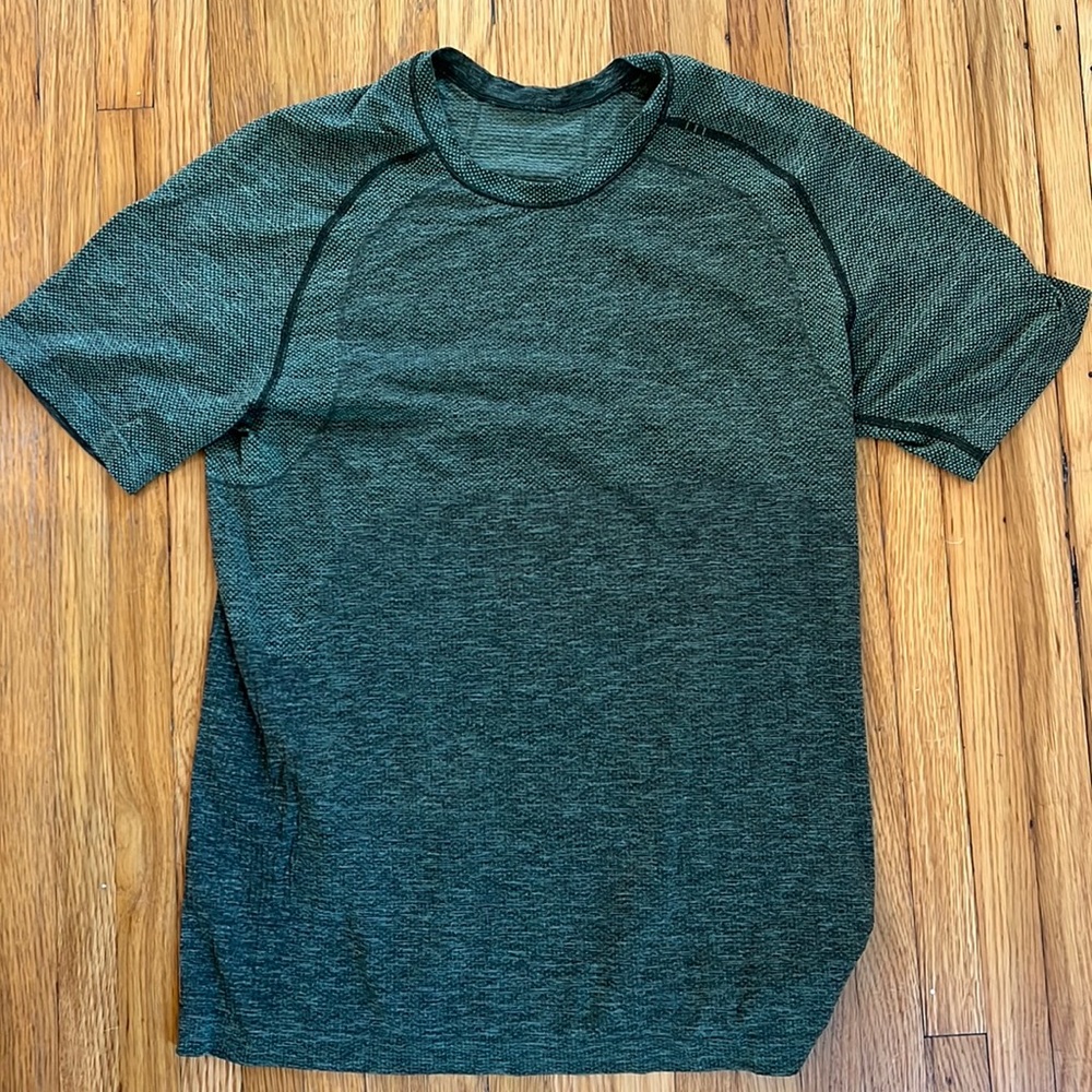 Lululemon Metal Vent Short Sleeve Shirt
